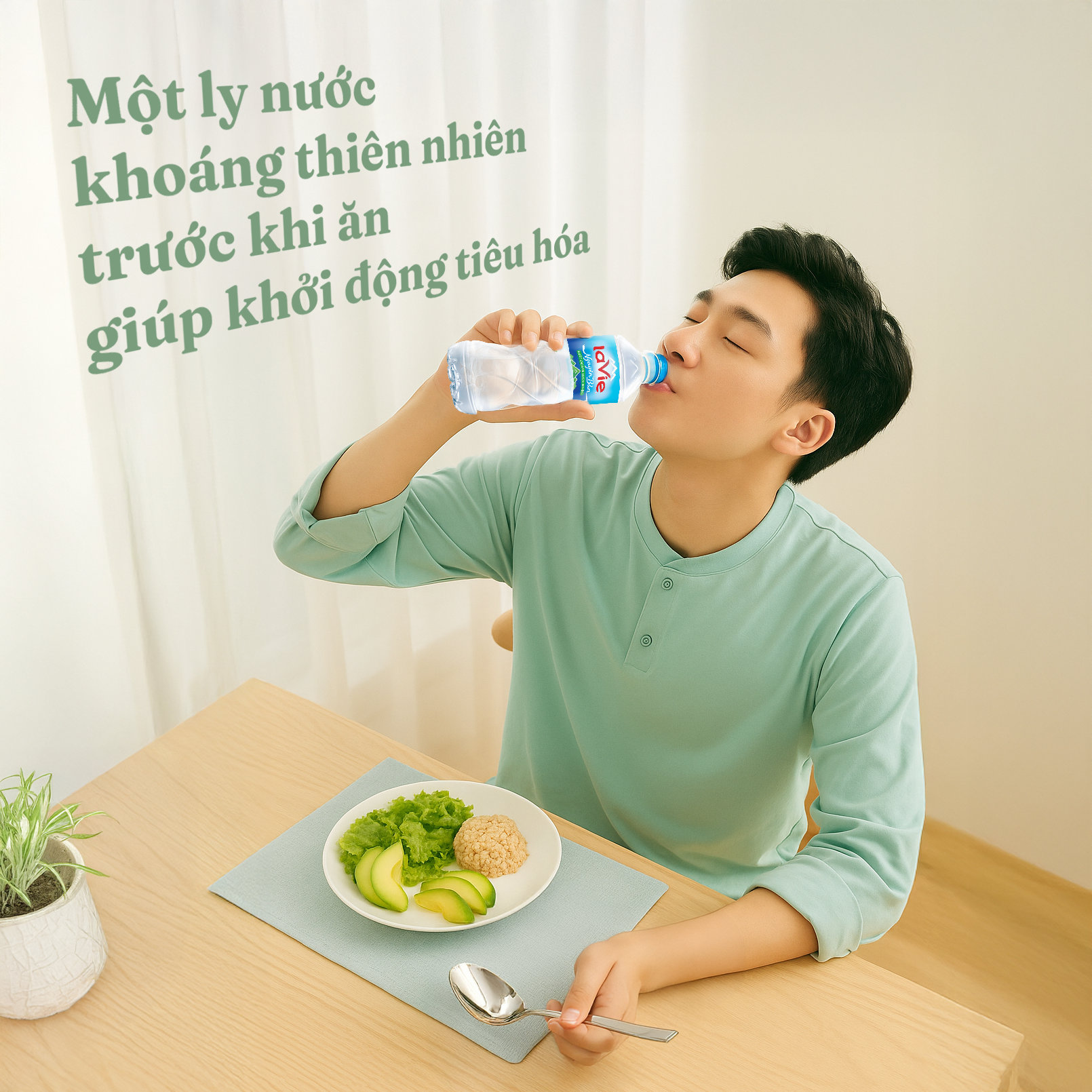 Một ly nước khoáng thiên nhiên trước khi ăn giúp khởi động tiêu hóa.