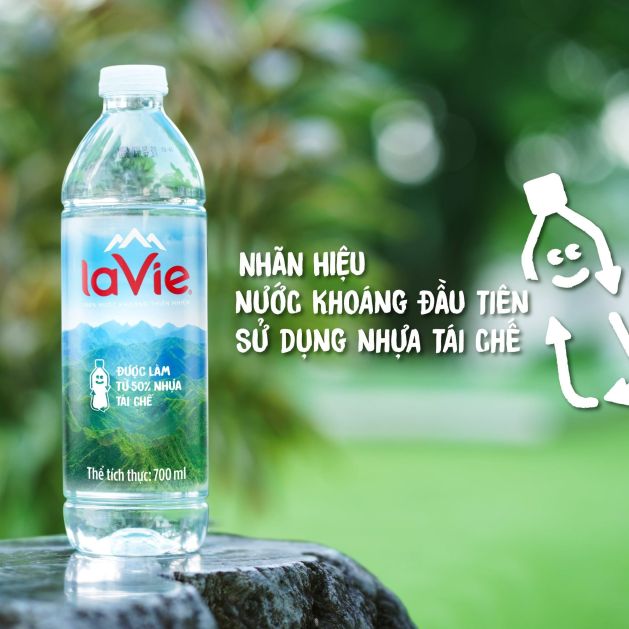 Nước khoáng La Vie dùng chai nhựa tái chế